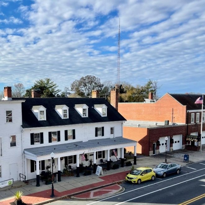 Squeaky’s at the Washington Tavern